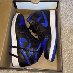Jordan 1 Mid Hyper Royal 2020